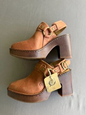 NWT Born Tan Leather Platform Clogs with Buckle Accent